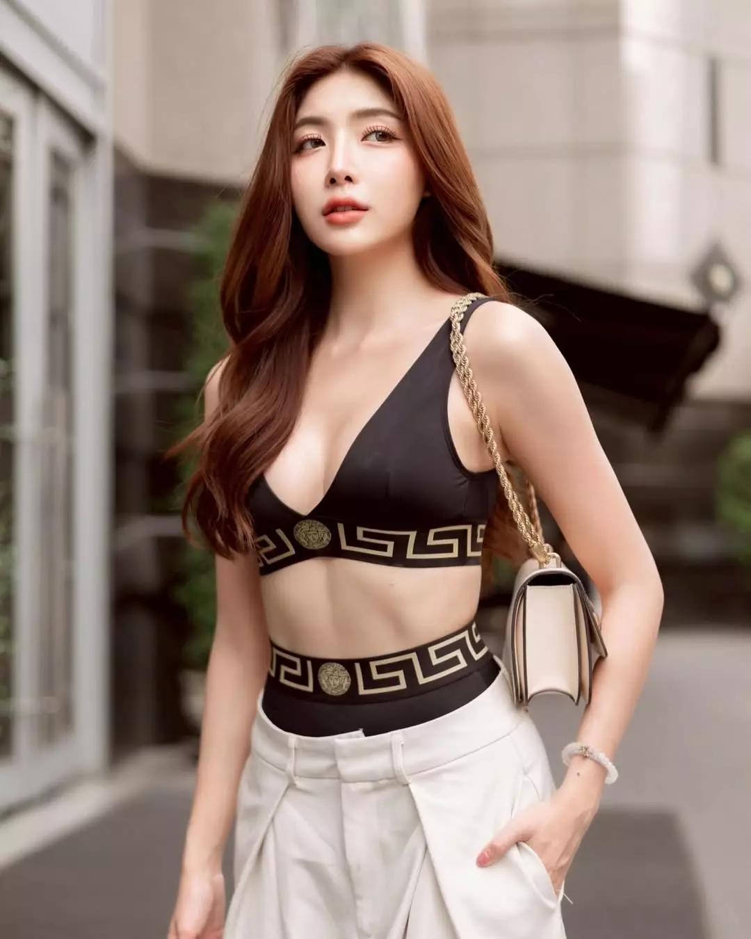 ชมพู่ ศศิ